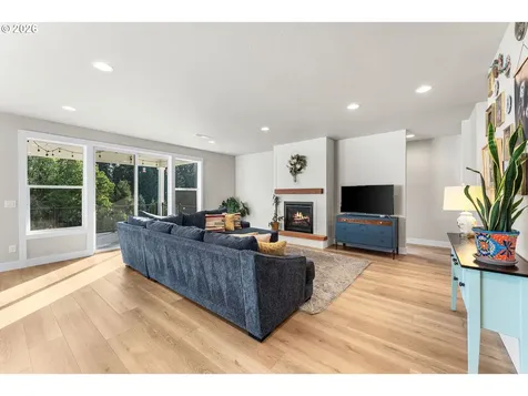 826 W Golden Eagle Drive La Center WA 98629
