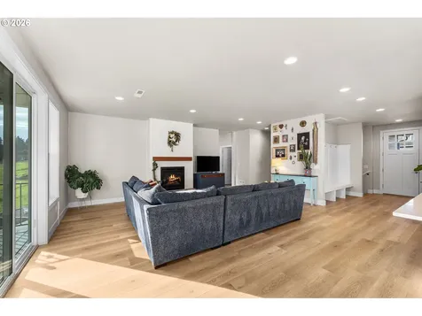 826 W Golden Eagle Drive La Center WA 98629