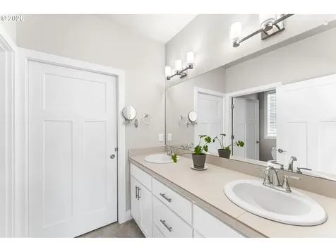826 W Golden Eagle Drive La Center WA 98629
