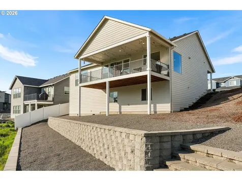 826 W Golden Eagle Drive La Center WA 98629