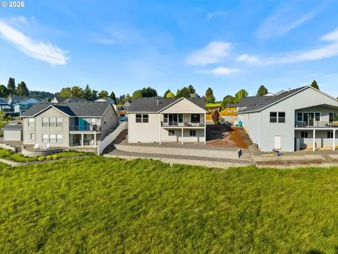 826 W Golden Eagle Drive La Center WA 98629