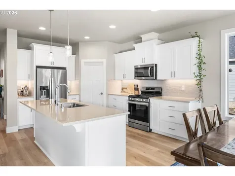 826 W Golden Eagle Drive La Center WA 98629