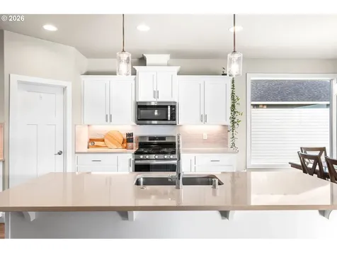 826 W Golden Eagle Drive La Center WA 98629