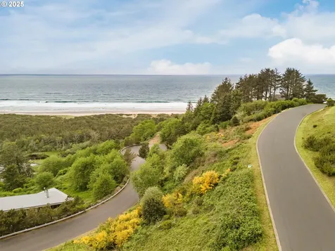 8285 Ville Sahhali Drive Neskowin OR 97149