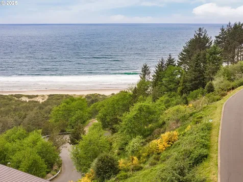8285 Ville Sahhali Drive Neskowin OR 97149