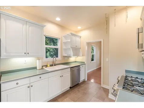 8026 SW Pine Street Portland OR 97223