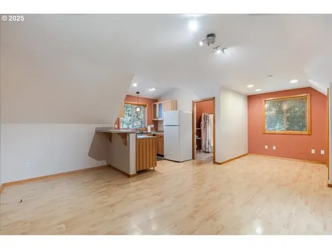 8026 SW Pine Street Portland OR 97223