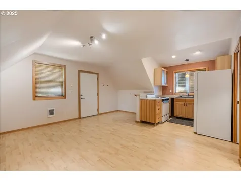8026 SW Pine Street Portland OR 97223