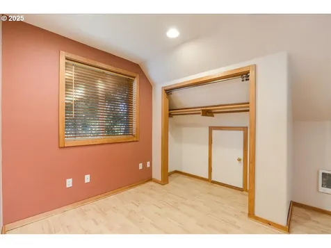 8026 SW Pine Street Portland OR 97223