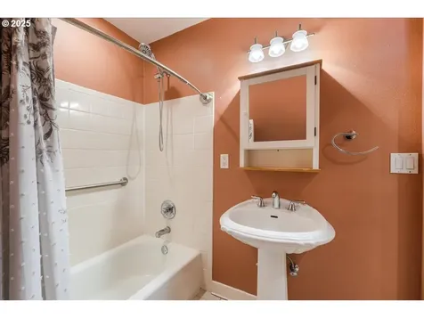 8026 SW Pine Street Portland OR 97223