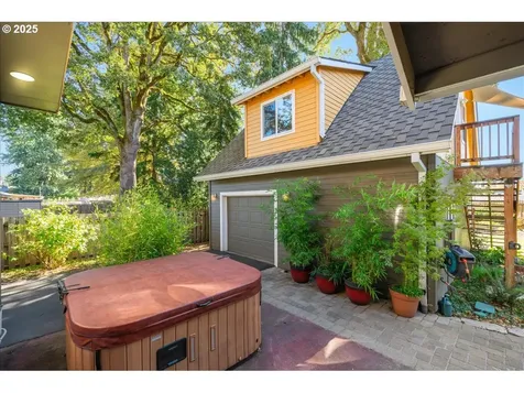 8026 SW Pine Street Portland OR 97223