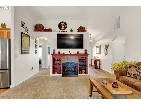 327 Camrin Loop Creswell OR 97426