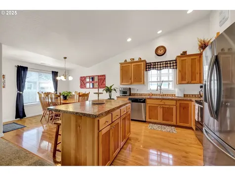 327 Camrin Loop Creswell OR 97426