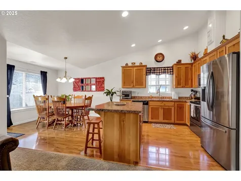 327 Camrin Loop Creswell OR 97426