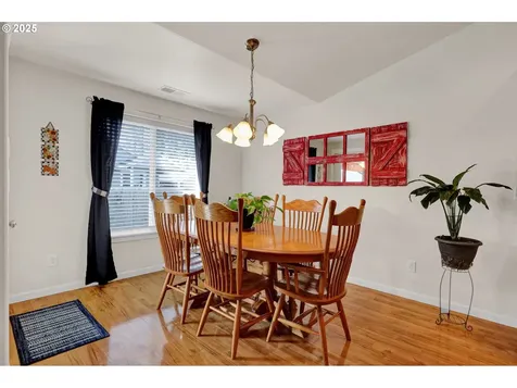 327 Camrin Loop Creswell OR 97426