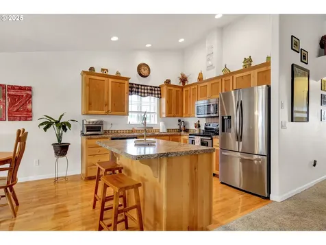 327 Camrin Loop Creswell OR 97426
