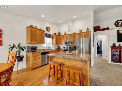 327 Camrin Loop Creswell OR 97426