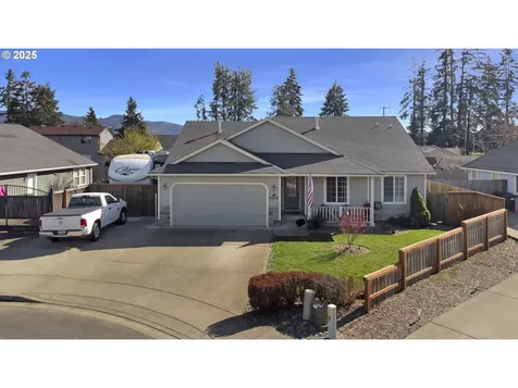 327 Camrin Loop Creswell OR 97426