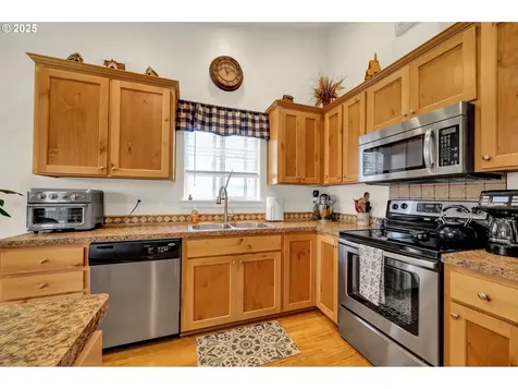 327 Camrin Loop Creswell OR 97426