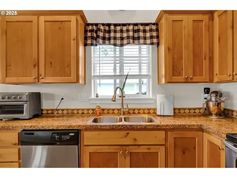 327 Camrin Loop Creswell OR 97426
