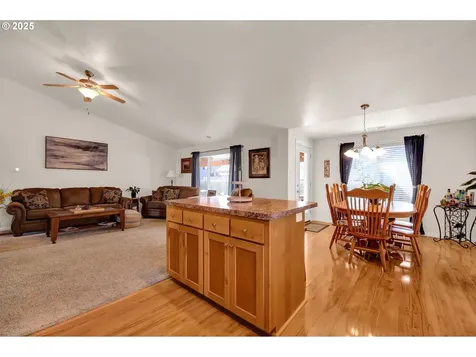 327 Camrin Loop Creswell OR 97426