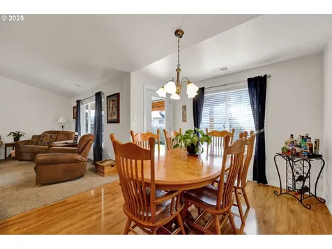 327 Camrin Loop Creswell OR 97426