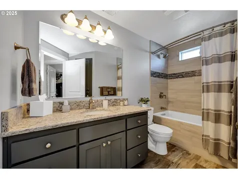 327 Camrin Loop Creswell OR 97426