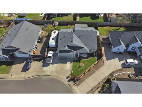 327 Camrin Loop Creswell OR 97426