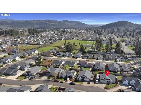 327 Camrin Loop Creswell OR 97426
