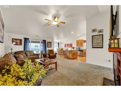 327 Camrin Loop Creswell OR 97426