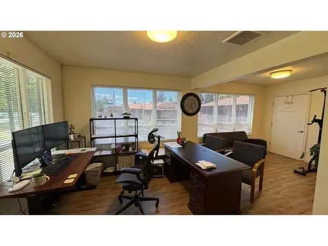 8729 SE Powell Boulevard Portland OR 97266
