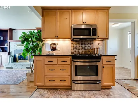 1080 E Jackson Avenue Cottage Grove OR 97424