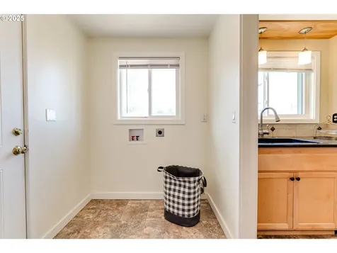 1080 E Jackson Avenue Cottage Grove OR 97424