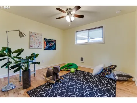 1080 E Jackson Avenue Cottage Grove OR 97424