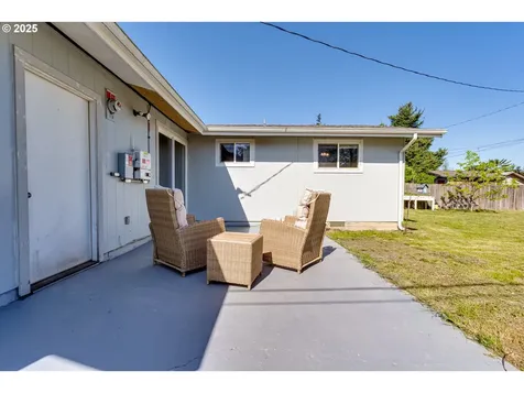 1080 E Jackson Avenue Cottage Grove OR 97424