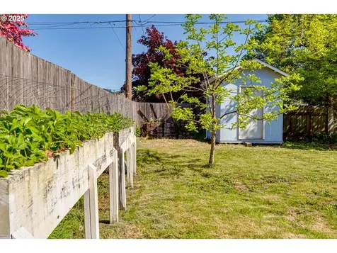 1080 E Jackson Avenue Cottage Grove OR 97424
