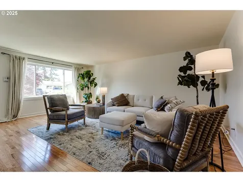 1080 E Jackson Avenue Cottage Grove OR 97424