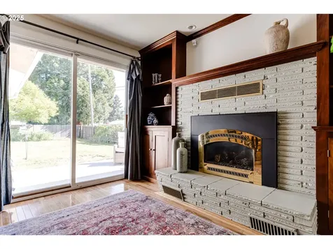1080 E Jackson Avenue Cottage Grove OR 97424