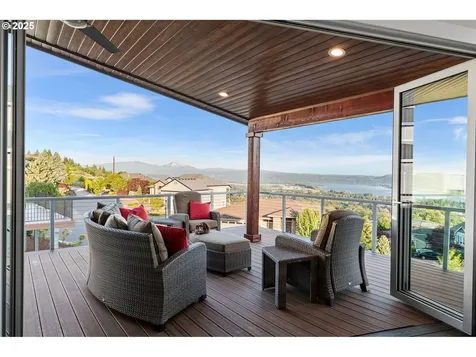 221 W Dogwood Street Washougal WA 98671