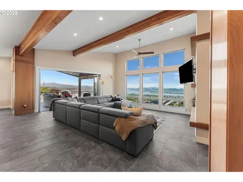 221 W Dogwood Street Washougal WA 98671