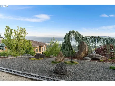 221 W Dogwood Street Washougal WA 98671
