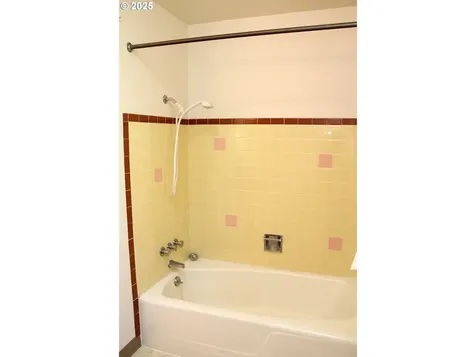 623 NE 74th Avenue Portland OR 97213
