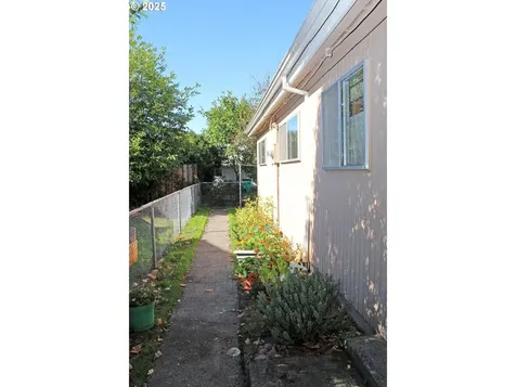 623 NE 74th Avenue Portland OR 97213