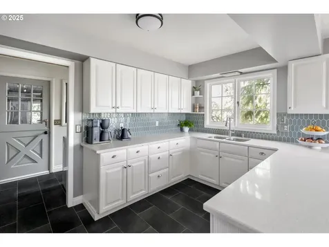 1871 Kilkenny Drive Lake Oswego OR 97034