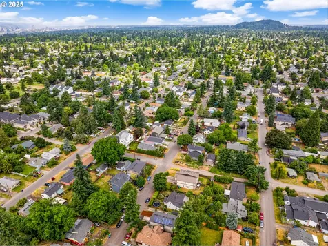 6832 SE 65th Avenue Portland OR 97206