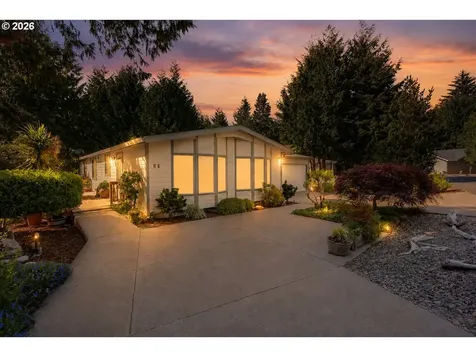10 Seagrove Loop Lincoln City OR 97367
