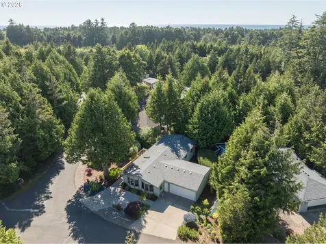 10 Seagrove Loop Lincoln City OR 97367