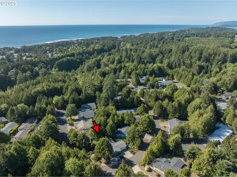 10 Seagrove Loop Lincoln City OR 97367