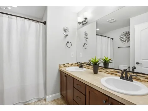 752 W T Street Washougal WA 98671