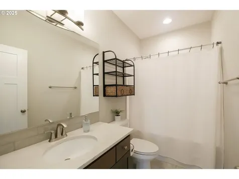 5300 Davis Street SE Turner OR 97392